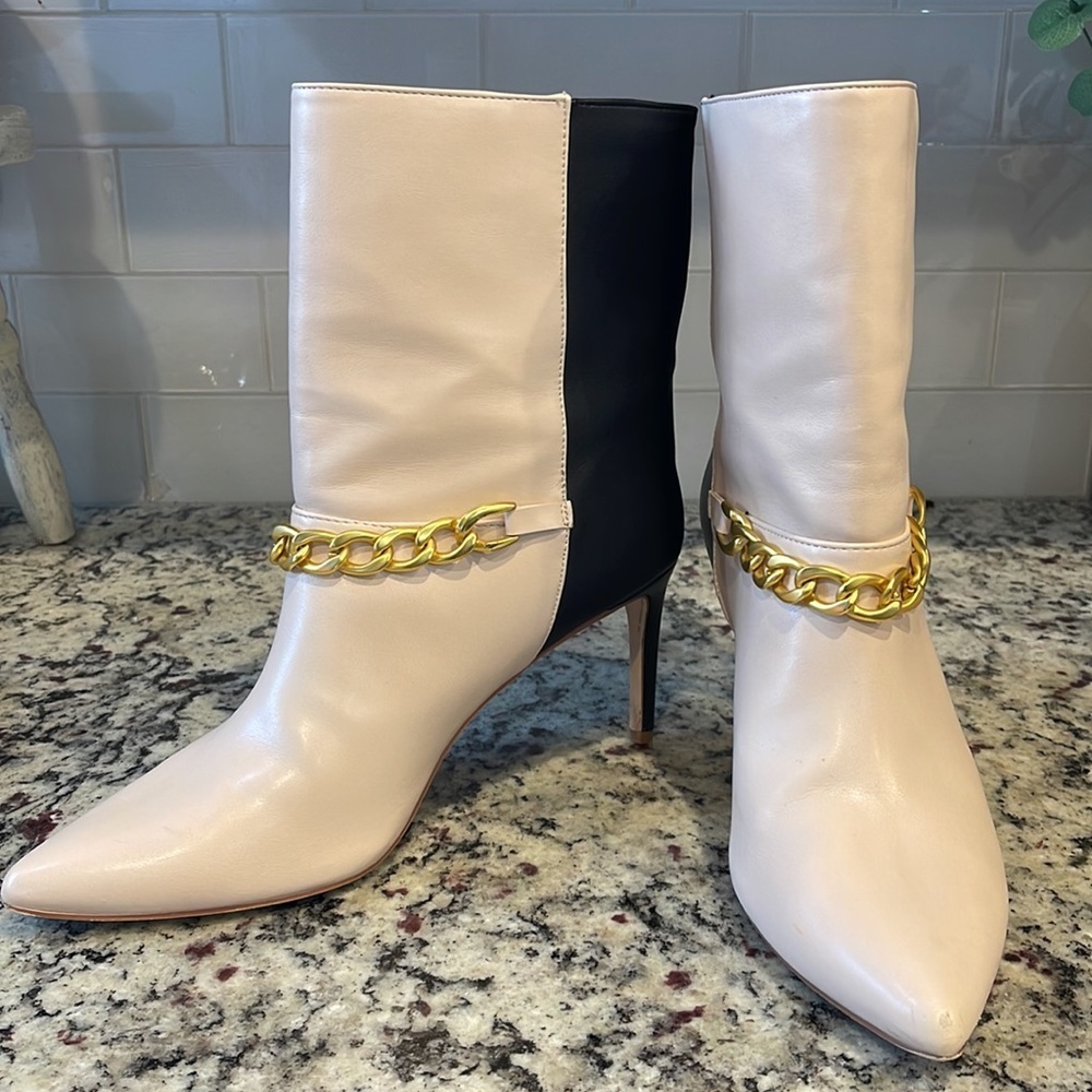 Chinese Laundry Elisha Boots in Natural and Black with Gold Chain - Size 11